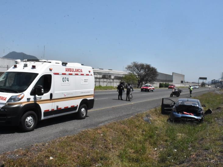 Vehículo particular se accidenta en la autopista Orizaba-Ciudad Mendoza