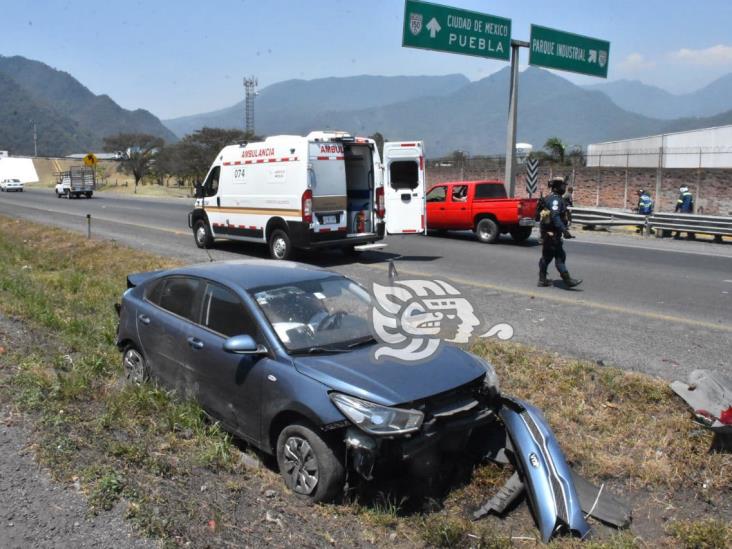 Vehículo particular se accidenta en la autopista Orizaba-Ciudad Mendoza