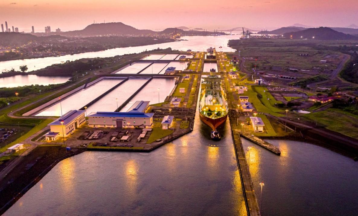 Comercio internacional teme la posibilidad de que empresa de EU compre puertos del canal de Panamá