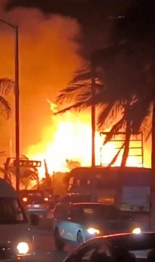 Incendio en palapa restaurante de Boca del Río moviliza a cuerpos de emergencia