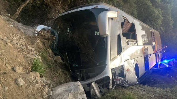 Se accidenta autobús con maestros de la CNTE en las Cumbres de Maltrata (+VIDEO)