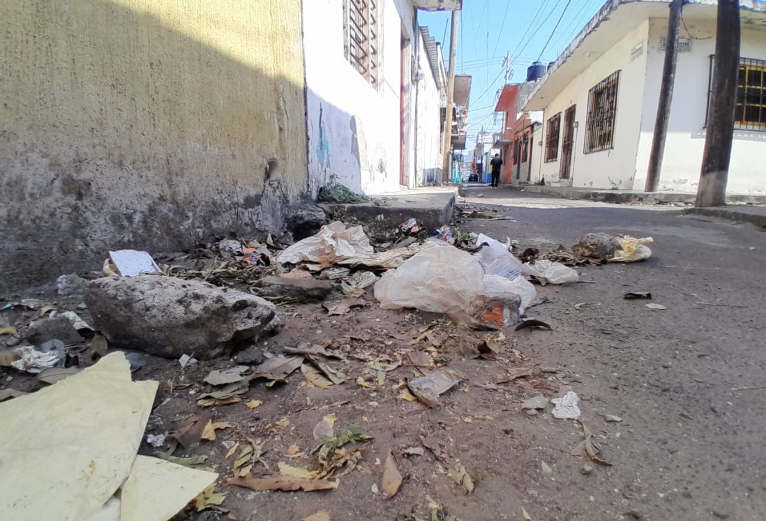 Vecinos denuncian inseguridad y abandono en callejones del centro de Veracruz