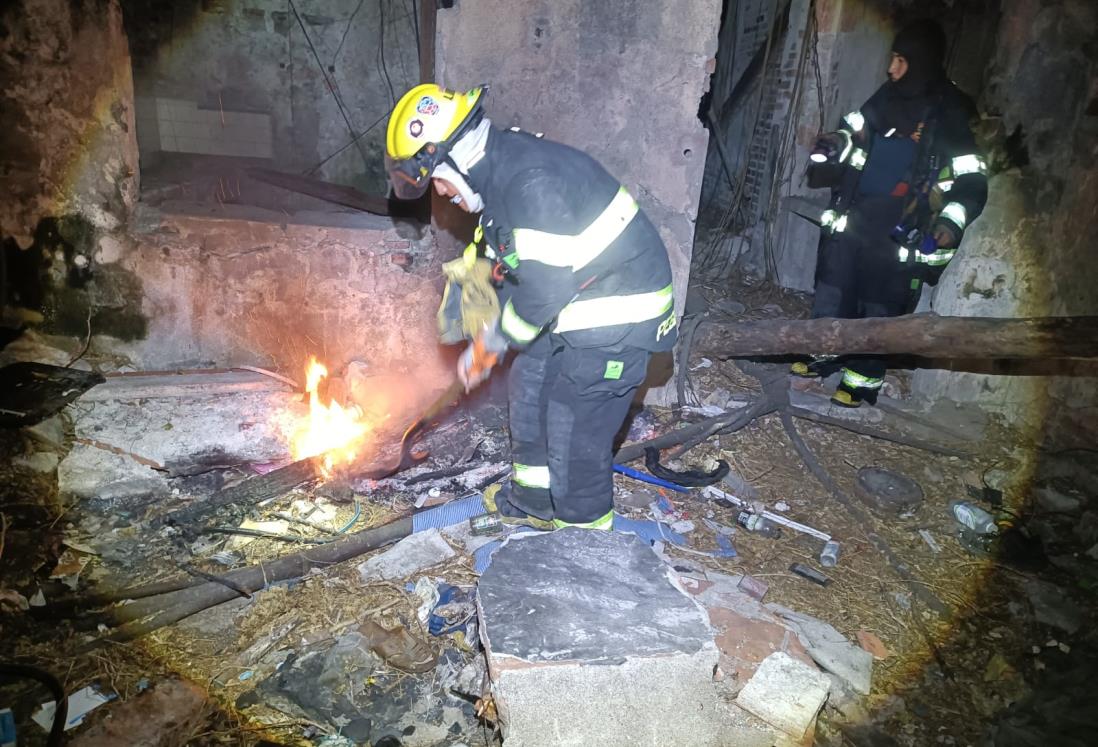 Personas sin hogar provocan incendio en vivienda abandonada en centro de Veracruz