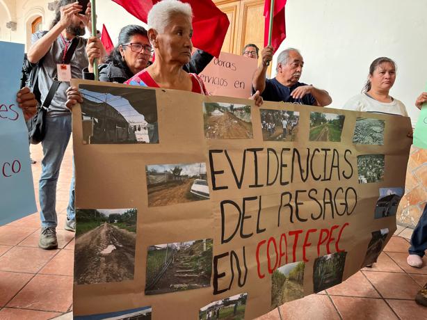 Alcalde de Coatepec se atrinchera ante protesta de Antorcha y les manda policías