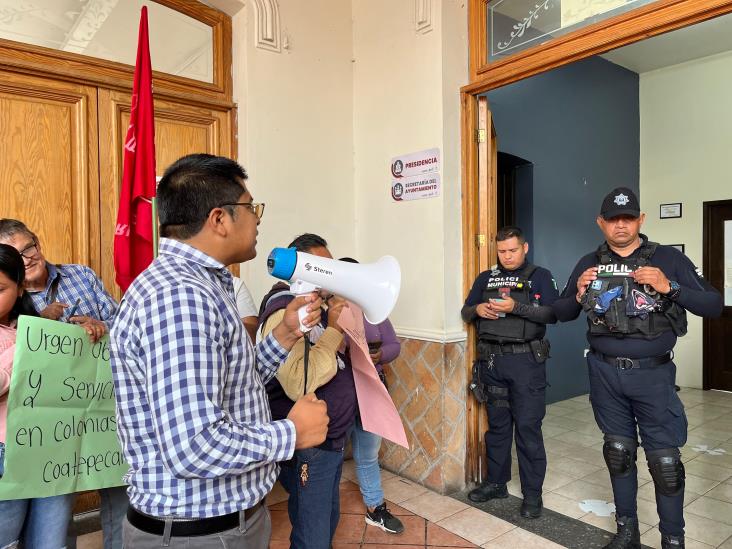 Alcalde de Coatepec se atrinchera ante protesta de Antorcha y les manda policías