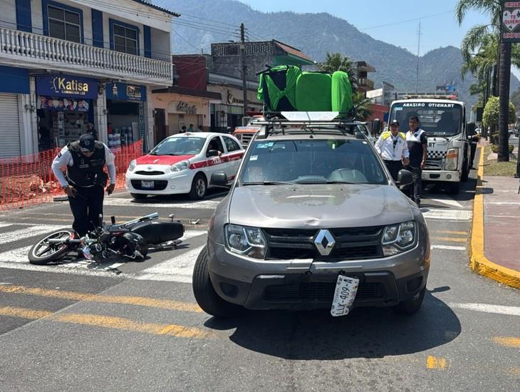 Choque entre motocicleta y camioneta deja un herido en Orizaba