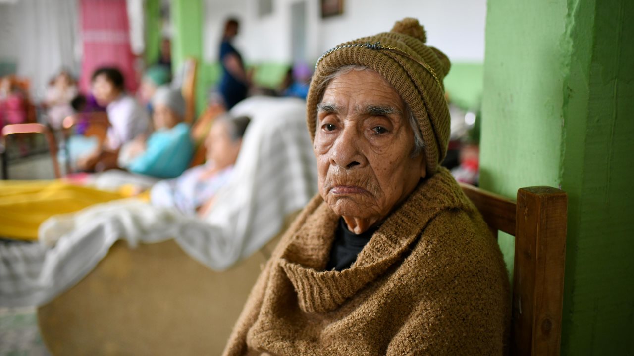 Asilo COGRA solicita suéteres y cobertores para abuelitos ante frentes fríos