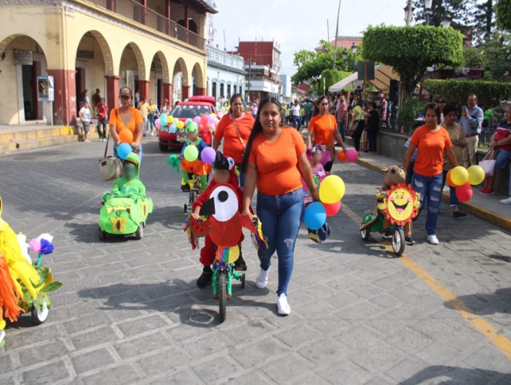 Celebran llegada de la primavera con desfile infantil en Misantla