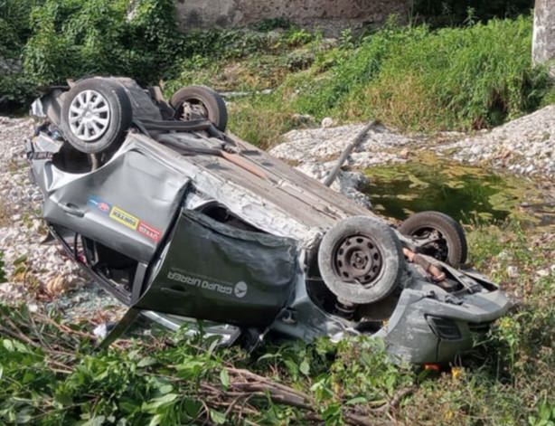 Milagro en el vacío, auto cae de un puente de Plan del Río y el conductor sobrevive