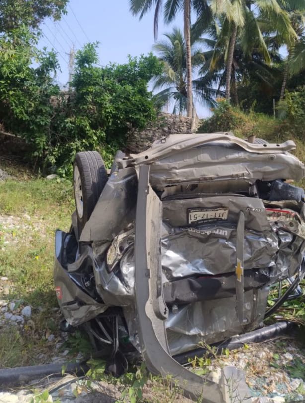 Milagro en el vacío, auto cae de un puente de Plan del Río y el conductor sobrevive