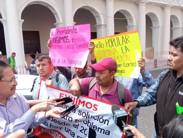 Trabajadores del ingenio San Nicolás bloquean el centro de Xalapa