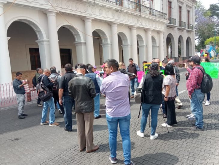 Trabajadores del ingenio San Nicolás bloquean el centro de Xalapa