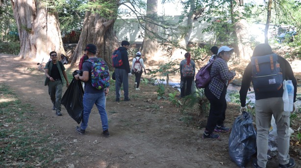 Estudiantes y autoridades realizan limpieza en la ribera del río Blanco