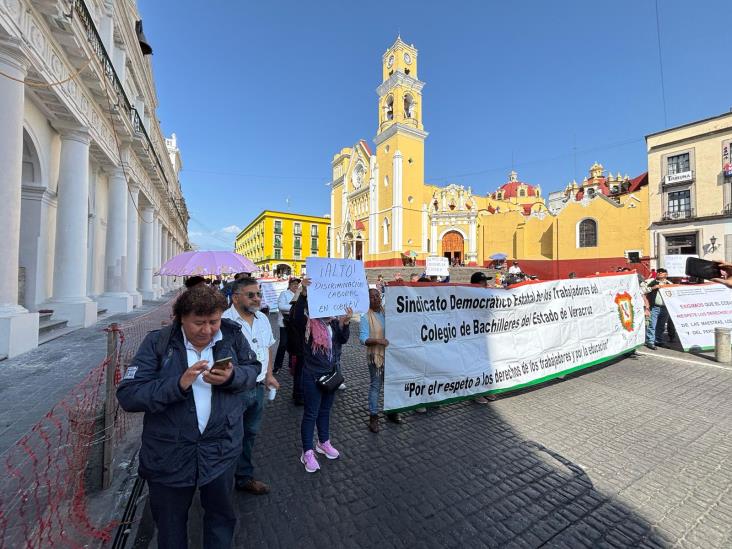 Profesores del Cobaev cierran centro de Xalapa; exigen pagos de homologación (+Video)