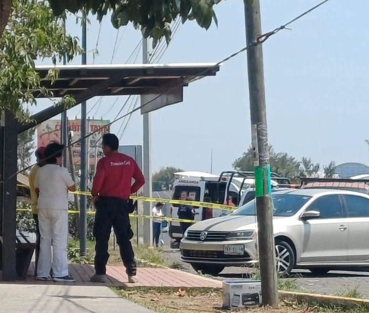 Adulto mayor sufre infarto y muere en carretera en Emiliano Zapata