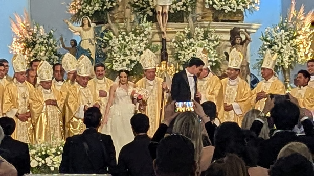 Cardenal Norberto Rivera y varios obispos ofician boda en la Catedral de Veracruz