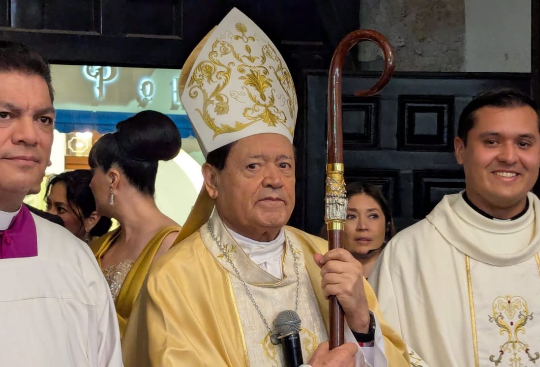 Cardenal Norberto Rivera y varios obispos ofician boda en la Catedral de Veracruz