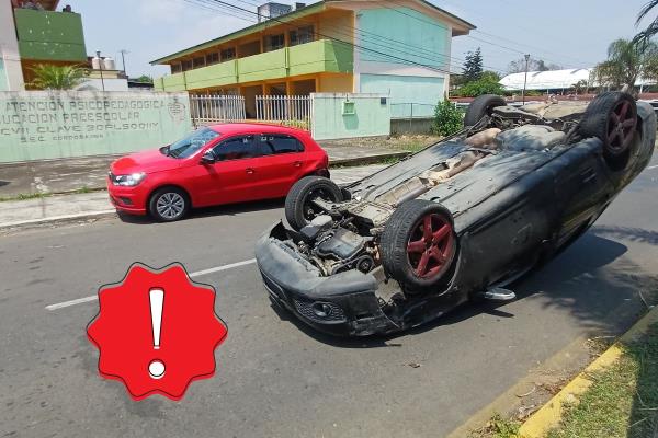 Choque y volcadura sobre bulevar Agustín Millán de Córdoba (+VIDEO)