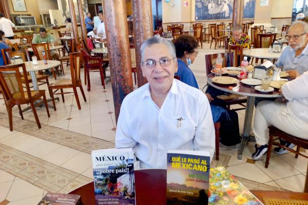 Presentan el libro "México ¿País Pobre? o ¡Pobre País!" de Manuel de Jesús Leyva