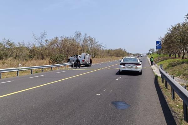 Balacera en autopista Nautla-Cardel deja saldo de dos policías muertos