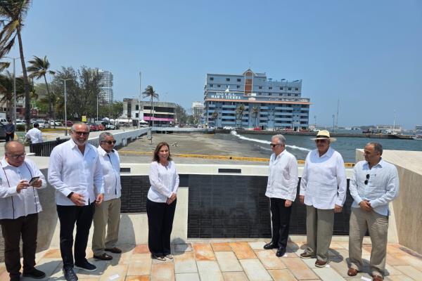 Develan placa de los primeros inmigrantes libaneses que se trasladaron a Veracruz