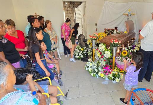 Entre el llanto, familiares velan el cuerpo de Marion Lizbeth, víctima de feminicidio en Veracruz