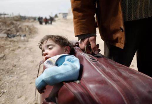 Juez federal ordena a gobierno de Estados Unidos reanudar asistencia legal a niños migrantes