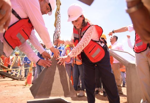 Rocío Nahle coloca primera piedra de la Ciudad Judicial en Coatzacoalcos