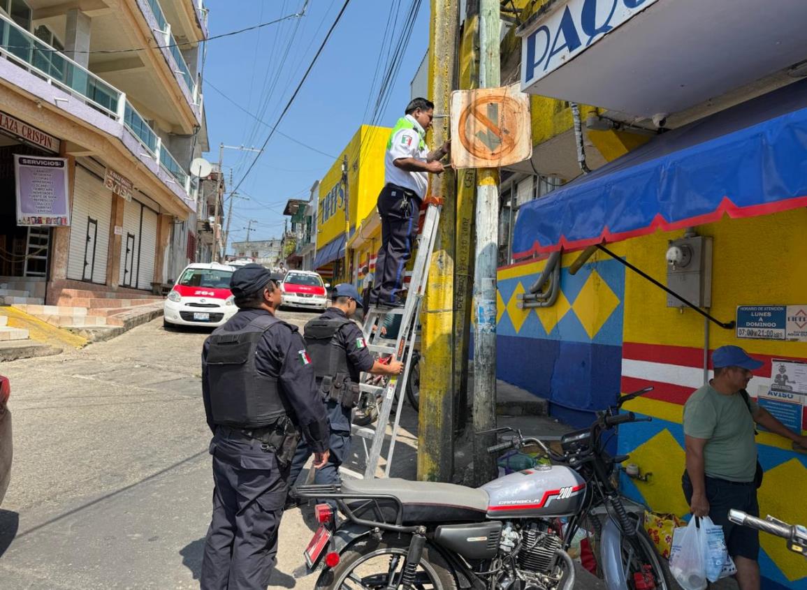 Autoridades de Tránsito y Seguridad Vial dieron mantenimiento a señalética en Agua Dulce