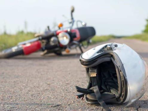 Mujer en motocicleta en Puente Nacional derrapa y tiene que ser trasladada a un hospital