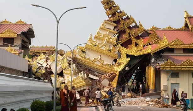 A días del terremoto en Myanmar continúan cayendo edificios en diferentes zonas