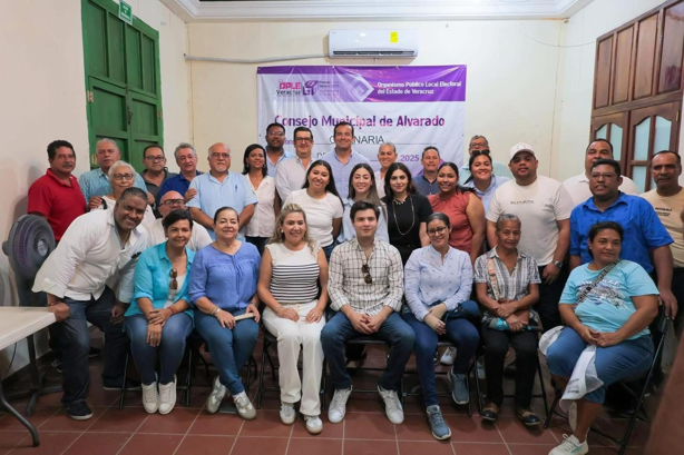 Tavo Ruiz se registra ante el OPLE como candidato del PAN a la alcaldía de Alvarado