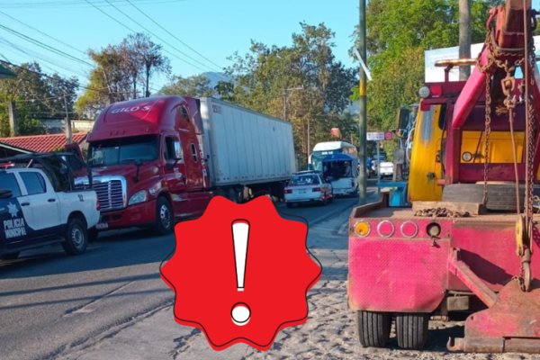 Recuperan tráiler en Coscomatepec; tenía reporte de robo 