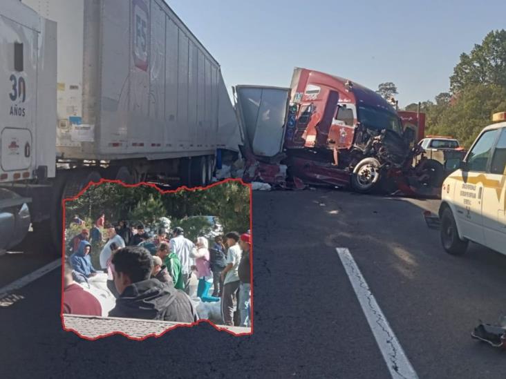 Choque de tráileres colapsa la autopista Xalapa-Perote; se desata rapiña