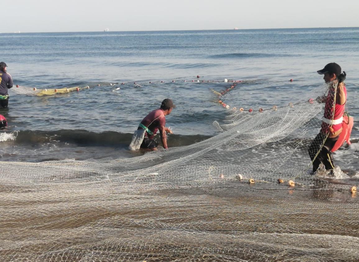 Mal día para pescadores en Coatzacoalcos; no lograron la pesca deseada