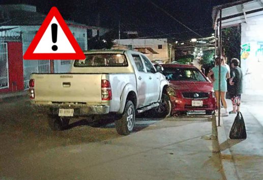 Camioneta y auto se dan encontronazo en Misantla
