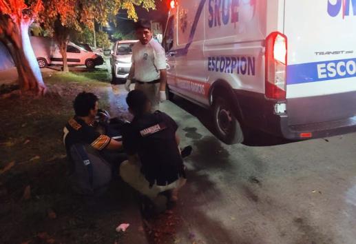 Joven derrapa en su motocicleta y queda lesionado en Xalapa