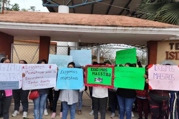 Toma Telesecundaria Isidro Alamillo Contreras en Martínez de la Torre