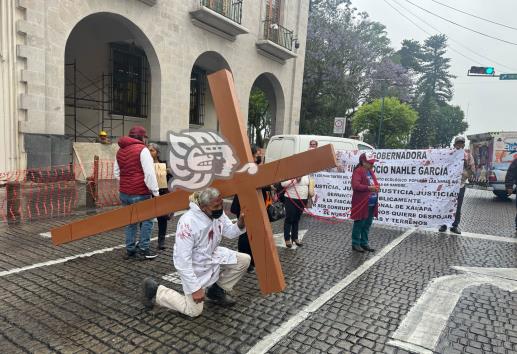 Con ´viacrucis´, habitantes de Las Minas cierran el centro de Xalapa (+VIDEO)