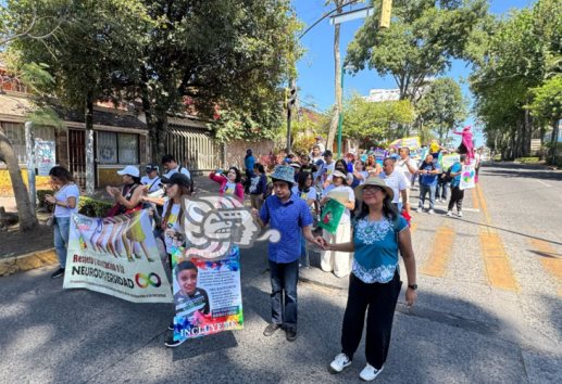 Realizan marcha por el autismo en Xalapa; buscan concientizar (+Video)