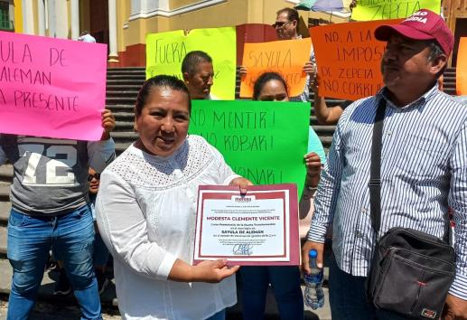 En Xalapa, protesta Modesta Clemente por ´despojo´ de candidatura