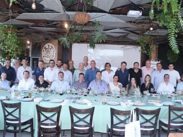 Socios del Club Skål Veracruz efectúan tercera asamblea
