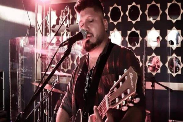 Omar Trampe celebra 18 años en la música con Perdón