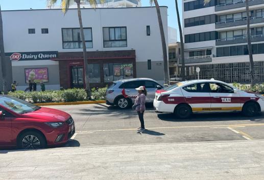 Prohíben apartar lugares de estacionamiento en la zona de Villa del Mar, en Veracruz