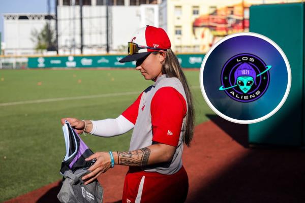 Kelsie Whitmore sería la primera mujer en la LMB; así recibió la jersey de Los Aliens FC | FOTO