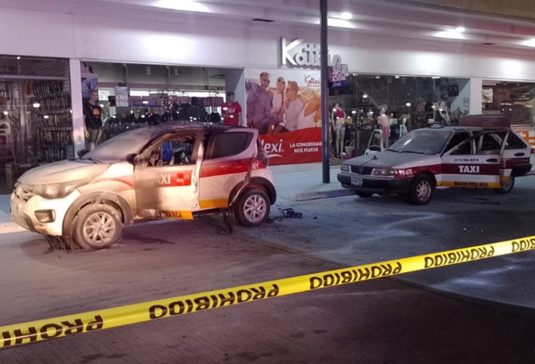Sujetos incendian dos taxis en Poza Rica