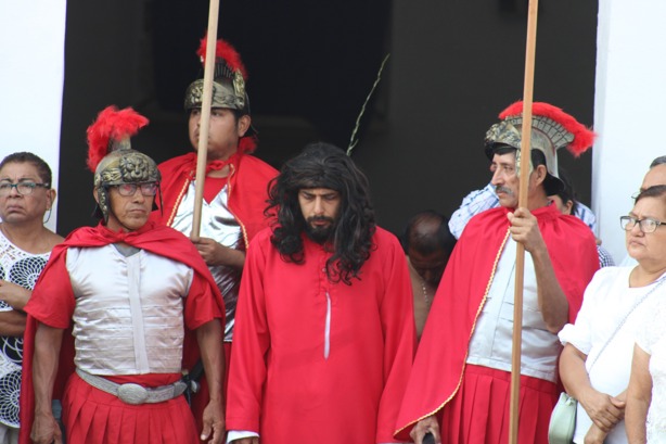 Vía Crucis en Misantla: Cientos de fieles recorren la vía dolorosa