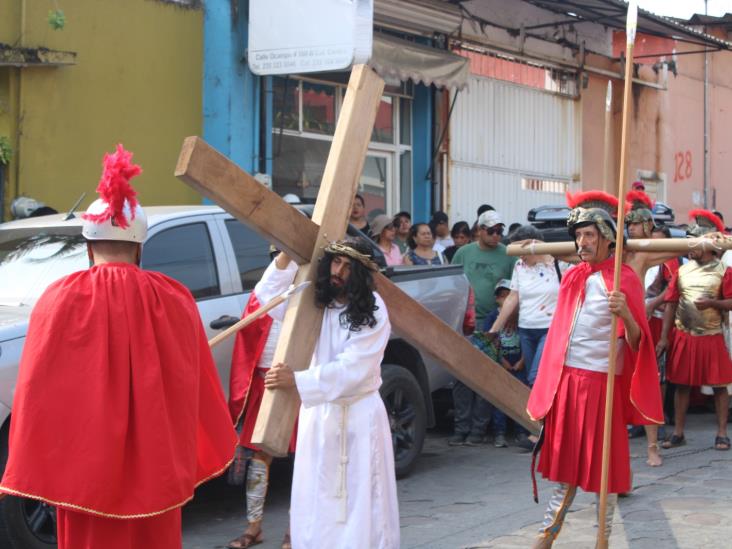 Vía Crucis en Misantla: Cientos de fieles recorren la vía dolorosa