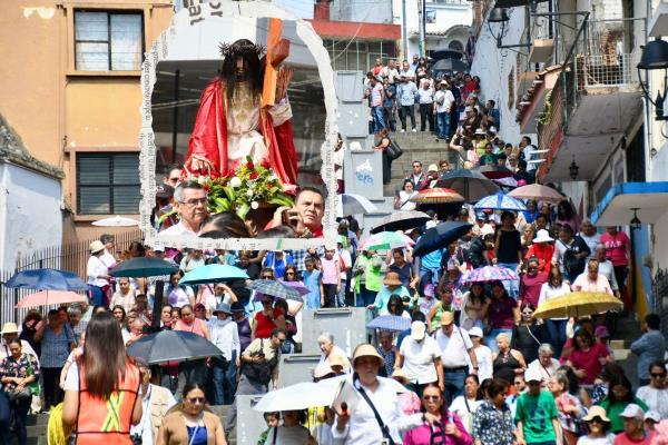 Viernes Santo: Xalapeños acompañan a Cristo en vía crucis de Xallitic y Catedral (+VIDEO)
