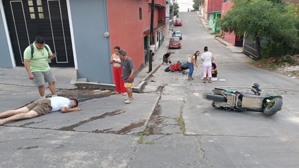 Chocan dos motonetas en calles de Misantla, dejando dos lesionados